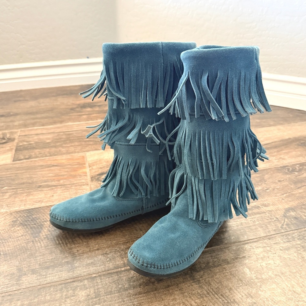 Minnetonka Women 3-Layer Fringe Suede Boot Moccasin, Blue, 9